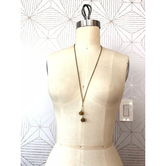 Artisan Brass long necklace with filigree balls - Picture 4 of 6